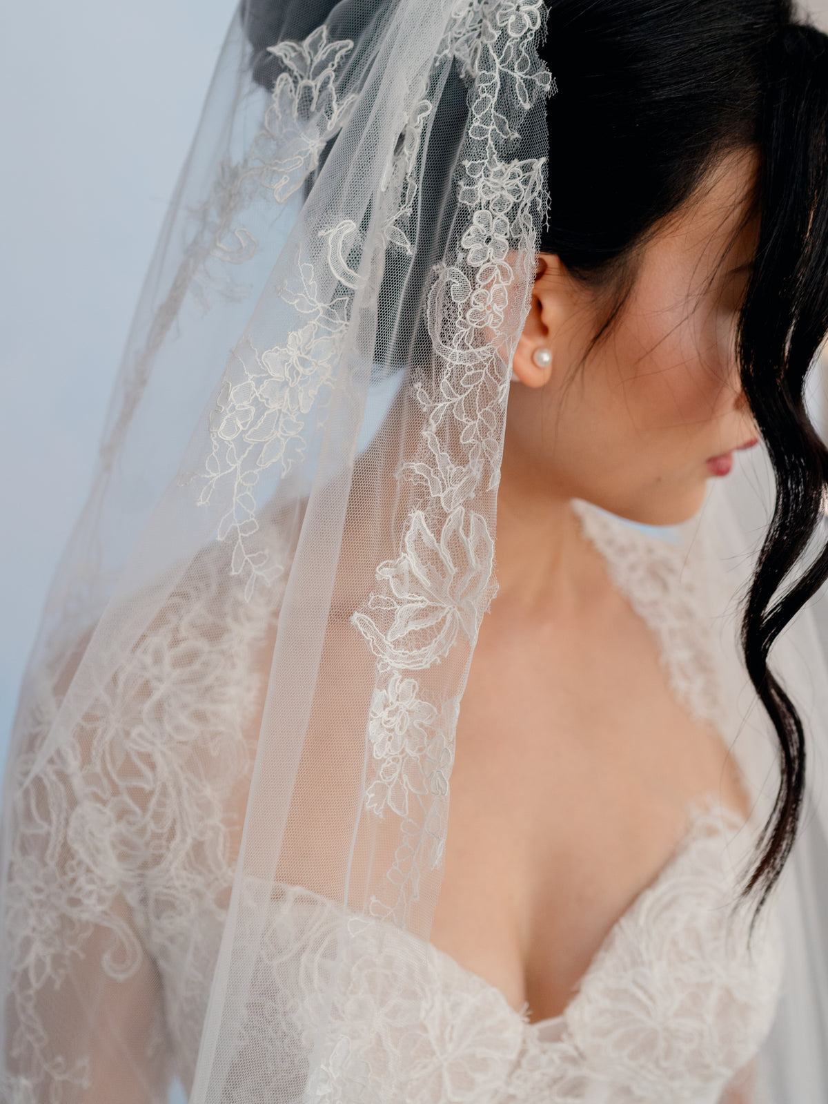 Long tulle veil with lace motifs scattered on top area.